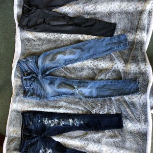 I’m selling my barley worn American Eagle jeans sizes 00,0,22 but mostly 2s